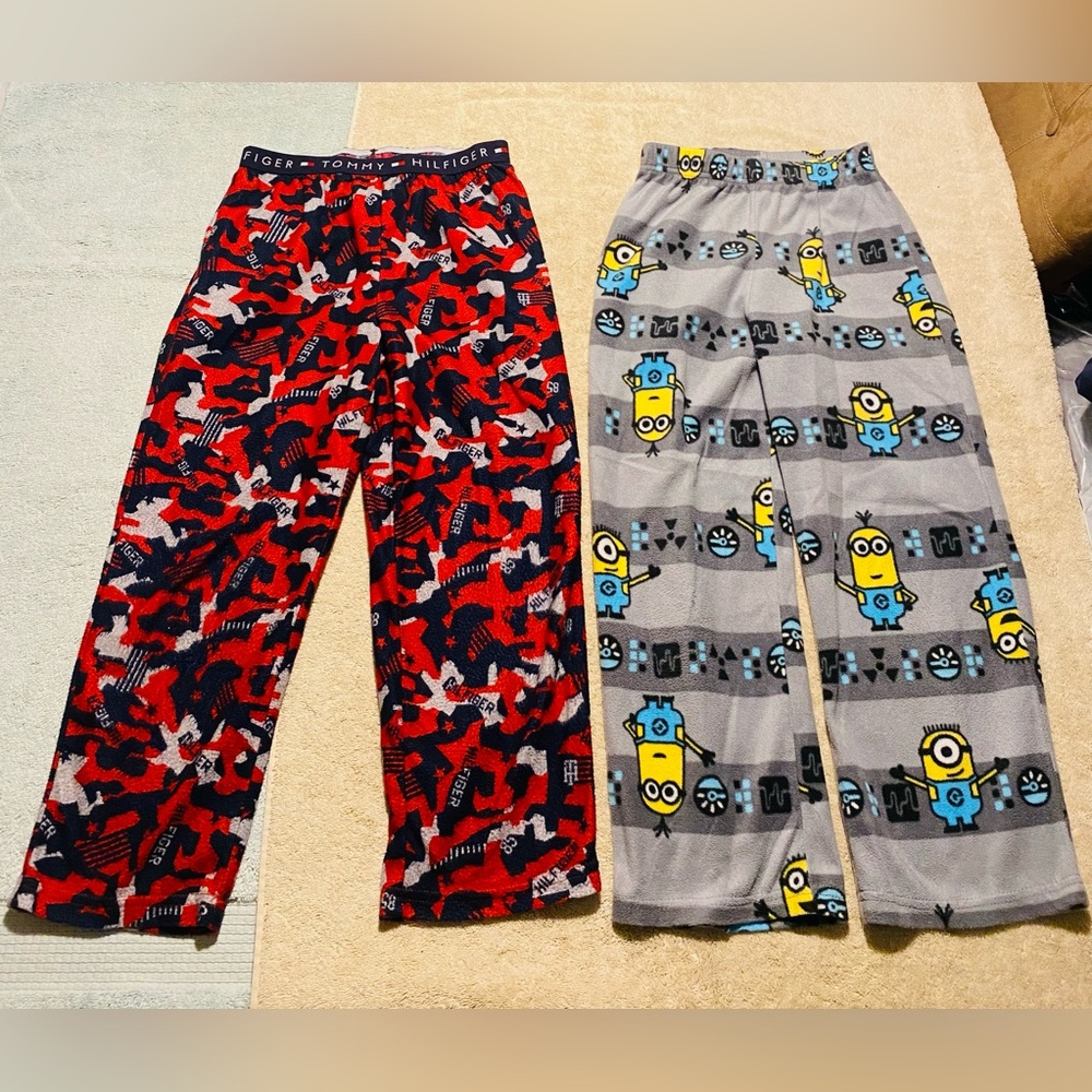 Boys youth pajama pants Tommy Hilfiger Minions fleece size small 6/7